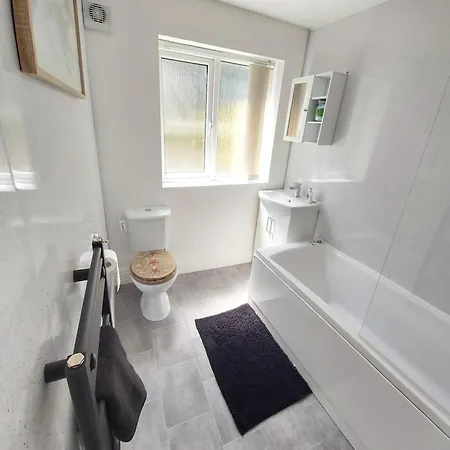 Beautiful Two Bedroom Ground Floor Apartment Swansea Room photo