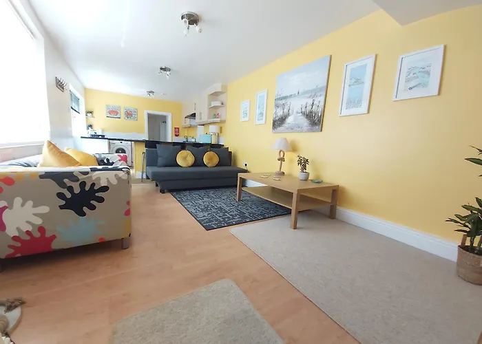 Beautiful Two Bedroom Ground Floor Apartment